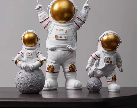 转卖创意宇航员小摆件桌面太空人客厅电视柜儿...