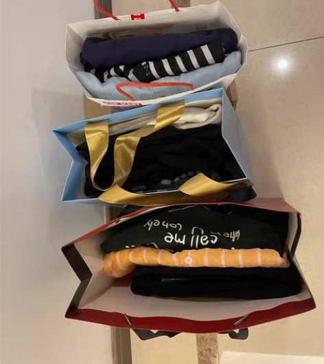 超级超级爱买衣服！！！ 有各种款式类别，衣...