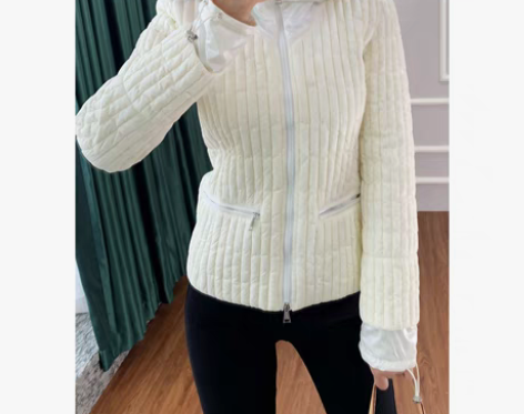 转卖修身轻薄短款羽绒服 黑色 几乎全新 M...