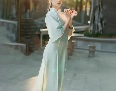 转卖诗意花朵原创设计梨花刺绣旗袍改良202...