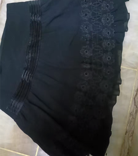 大摆裙裙长46cm，腰围74cm，侧方隐形...