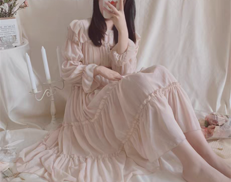 转卖50元包邮出，韩国甜美荷叶边木耳拼接雪...