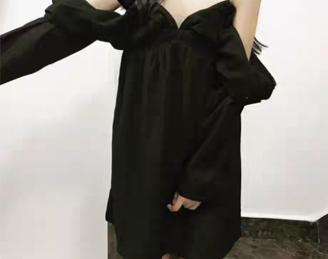 转卖elau旅游黑色吊带露肩连衣裙荷叶袖露...