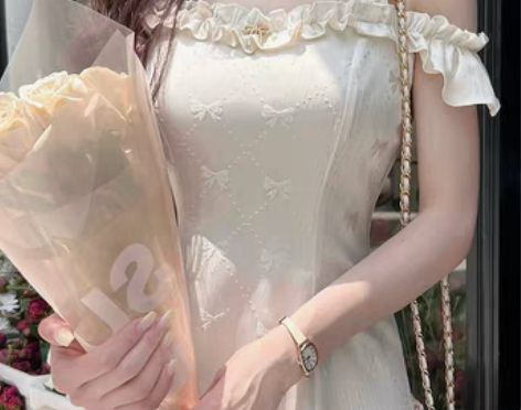 转卖九九新，只穿过一次！Q女家 礼物裙/荷...