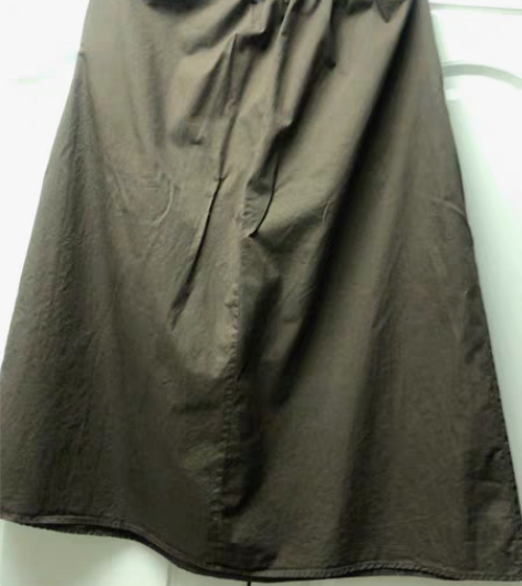 棉布咖色A字裙，棉布特性是亲肤但是愿意褶皱...