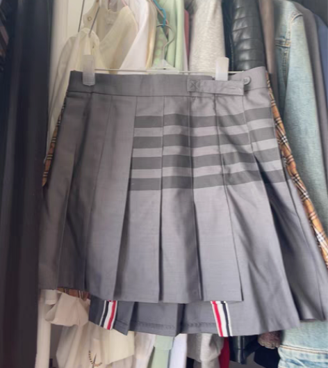 王心凌同款TB高腰百褶裙秋前短后长四条杠条...