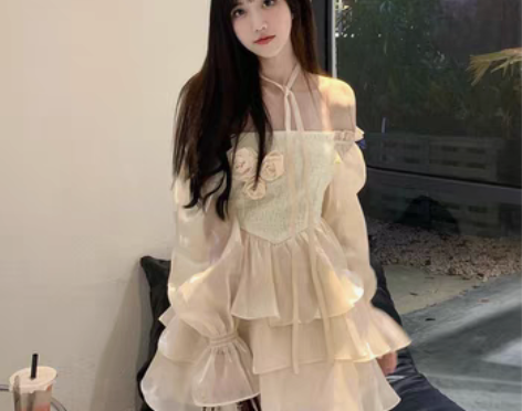 转卖小个子早秋天连衣裙怎么挑设计感挂脖公主...