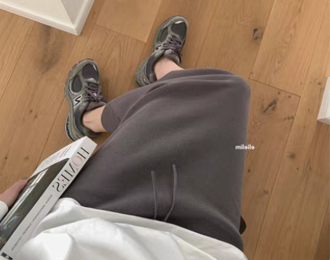 转卖姗姗家针织半身裙初春女中长款包臀不开叉...