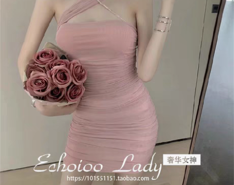 转卖网红嫩模同款【拉比例神器】斜肩钻链包臀...