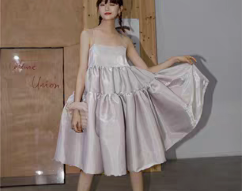 转卖超仙丝光吊带蓬蓬裙连衣裙礼服度假女小众...