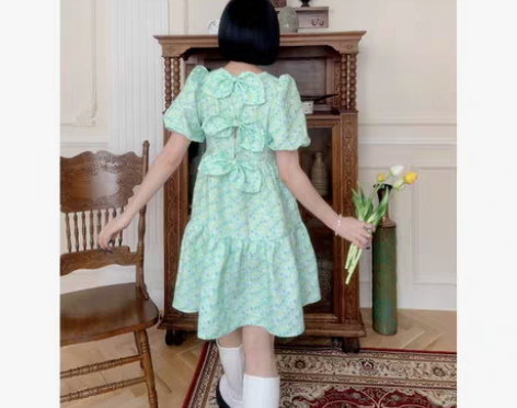 转卖法式绿色碎花泡泡袖连衣裙女夏后背蝴蝶结...