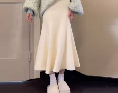 转卖150cm小个子杏色针织裙鱼尾裙女秋冬...