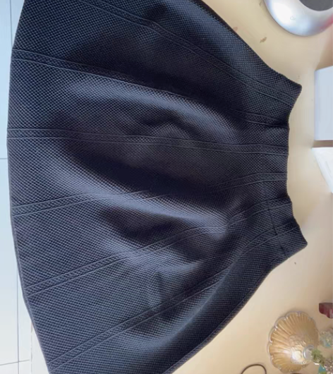 包邮花苞裙，腰围68以内可穿。黑色。长度4...