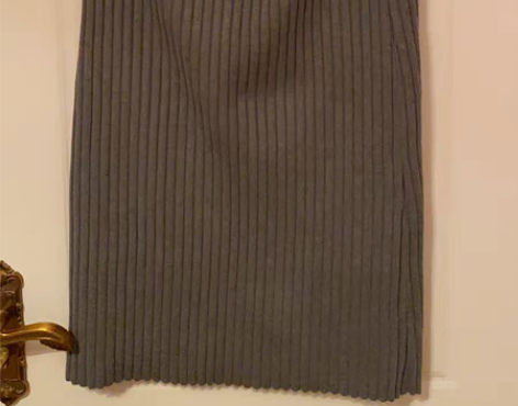 转卖针织半身裙灰色均码 9新 买来基本没穿...