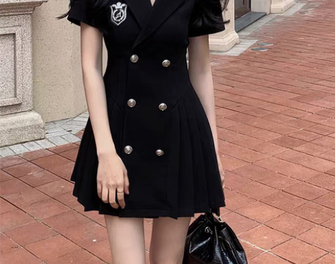 转卖夏季韩版黑色学院风西装连衣裙女露腰百褶...