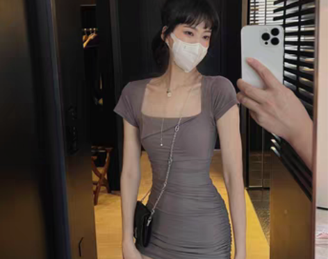 转卖IN MIMIFACE 修身方领连衣裙...