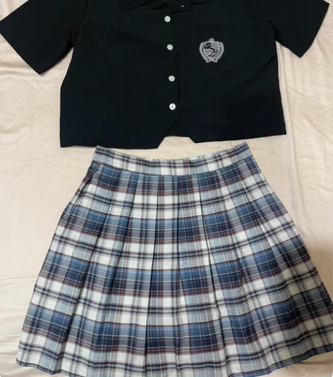 接上集接上集,出闲置衣服,可议价,多件优惠...