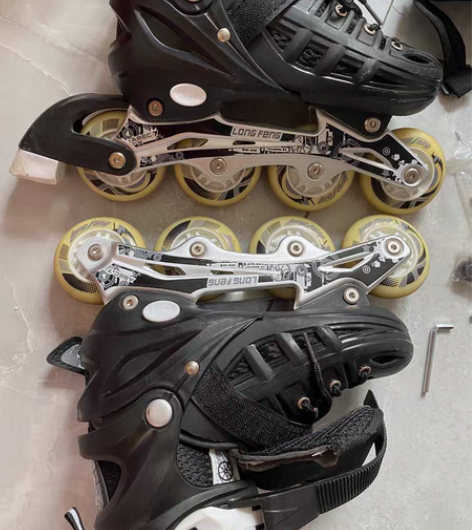 包邮溜冰鞋，成年人旱冰鞋直排升级款亚光黑。...