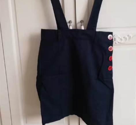 全新淑女屋深蓝色撞色纽扣军旅风可拆卸背带裙...