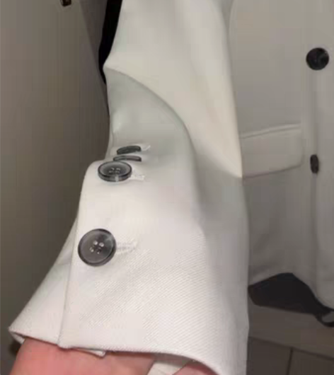 白色Oversize男友风西装 也可以穿成...