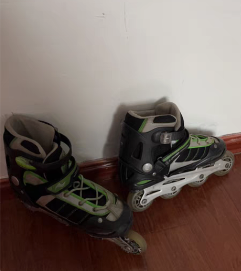 捷豹儿童直排可调轮滑鞋单排滑冰鞋 感兴趣的...