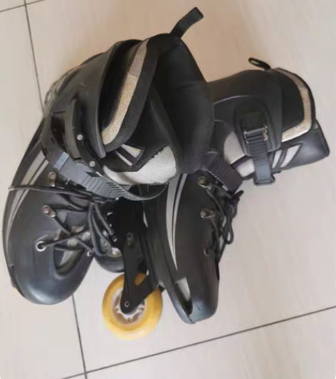 包邮旱冰鞋42码 感兴趣的话点“我想要”和...