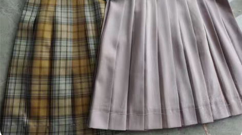 梗豆轻松小熊全新s码中裙，原价叠邮，不买别...