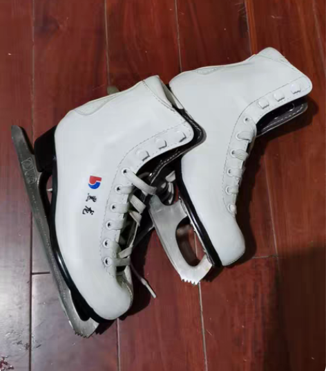 黑龙 花滑冰刀 32号，内长20cm 里边...