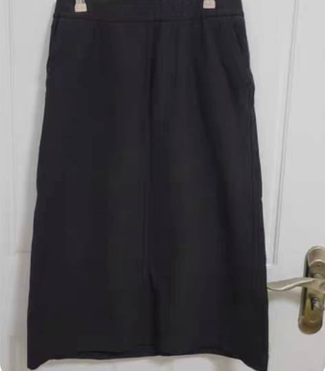 优衣库简洁黑色中裙 可面试、穿正装时穿。材...