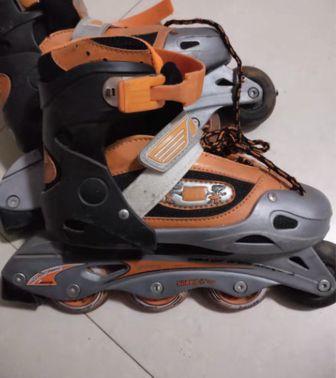 包邮溜冰鞋，当时在大商场买的，鞋码35－3...