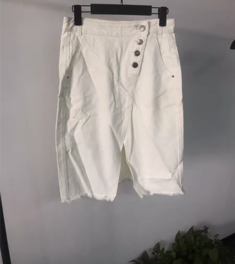 白色中裙，腰围72.臀围93.裙长62.新...