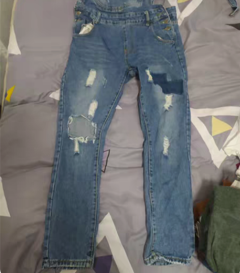 包邮蓝色破洞牛仔裤长裤背带裤,这是个背带裤...