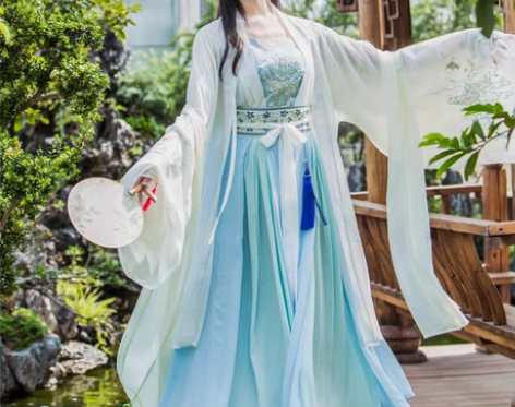 包邮汉服 云锦 对襟齐腰六米摆 别人送的，...