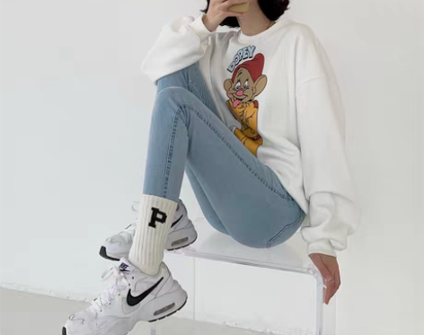 转卖ZAVK 牛仔裤 感兴趣的话点“我想要...