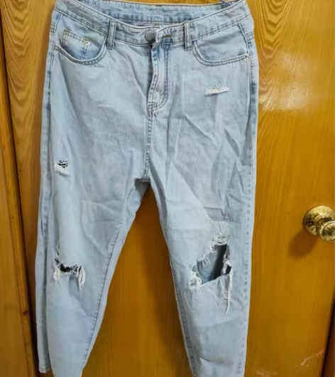 包邮阔腿牛仔裤，破洞牛仔裤 准备搬家。很多...