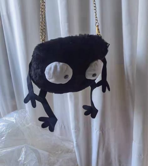 千与千寻煤球小包包，很新，男朋友送的，用过...