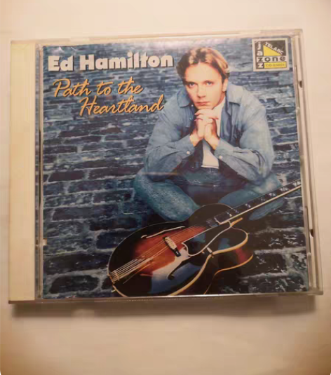 包邮音乐CD，品相如图，播放流畅，有些丝纹...