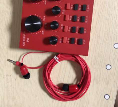 v8   k歌直播声卡，未使用，单机加耳机...