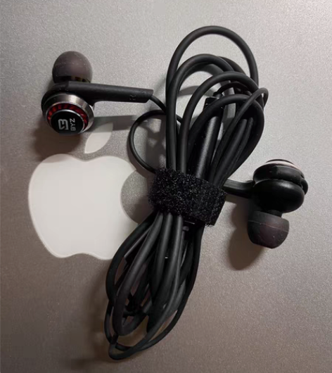 金属头有线耳机，带麦带线控音量加减，做工音...