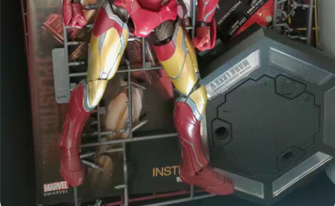 钢铁侠手办,拼好了人形和一个武器,包装盒什...