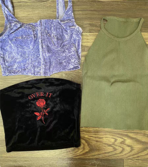 国外小牌子吊带背心，一件30随便出 感兴趣...