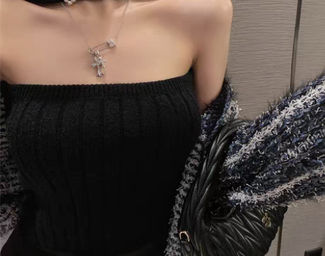 转卖luna潞娜+纯欲挂脖抹胸背心女秋冬设...