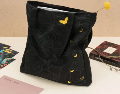 转卖百年孤独黑色刺绣蝴蝶女单肩拉链帆布包小...