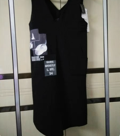 全新朝花夕拾背心裙全新厚款，吊牌没拆，品牌...