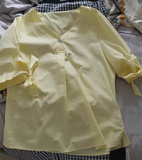 朝花夕拾黄色上衣全新 感兴趣的话点“我想要...