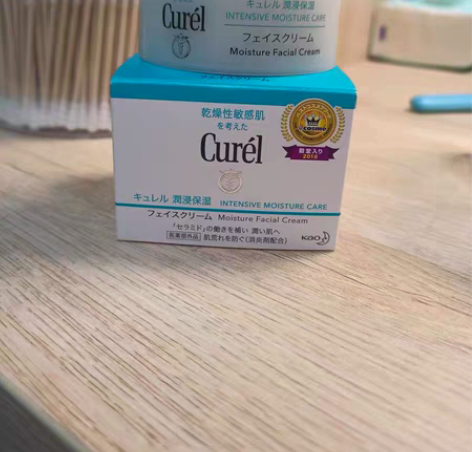 包邮快回家了 之前囤了两只面霜 我姐又给了...