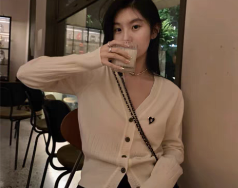转卖侯麦女孩 防晒针织开衫女早秋新款外搭薄...