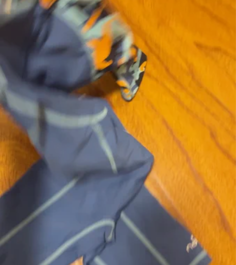 包邮迪卡农儿童连体防晒泳衣，孩子没穿几回，...