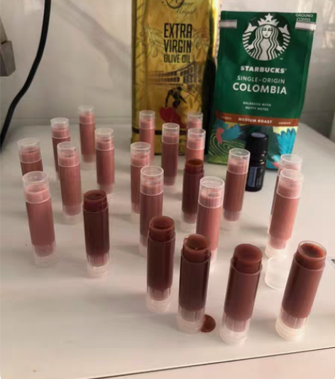 包邮咖啡味 润唇膏 含有多特瑞精油 薄荷 ...