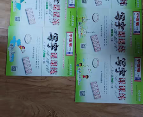 出售小学各年级字帖，空白的3元一本，写完的...